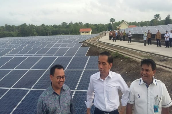 Jokowi Meresmikan PLTS  Terbesar di Indonesia Indonesia 