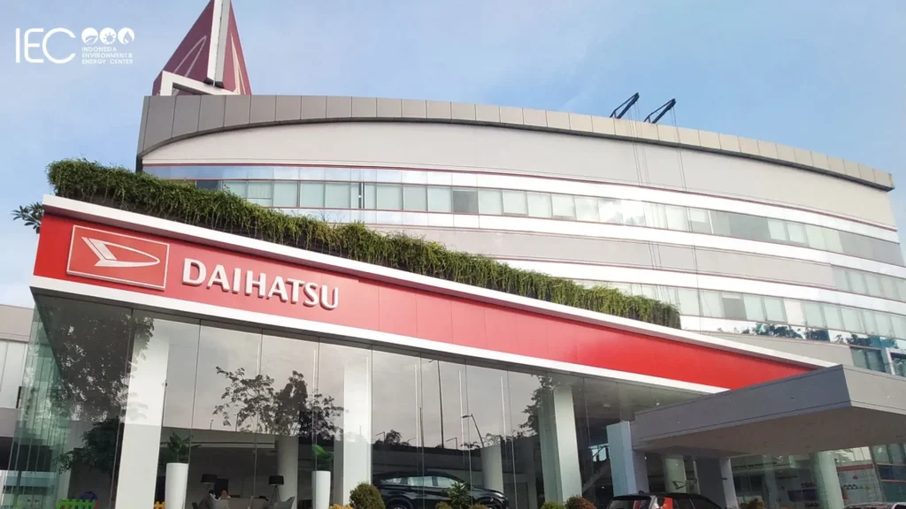 Peserta training Life Cycle Assessment (LCA) PT Astra Daihatsu Motor mengikuti sesi online
