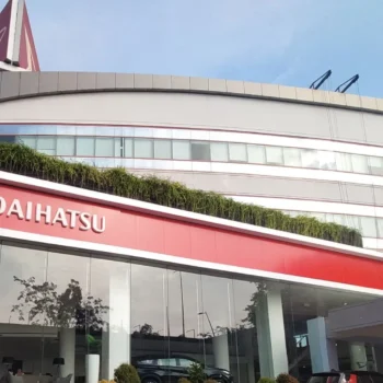 Peserta training Life Cycle Assessment (LCA) PT Astra Daihatsu Motor mengikuti sesi online